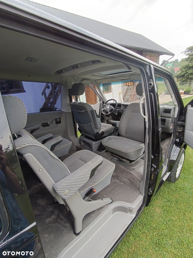 Volkswagen Caravelle - 6