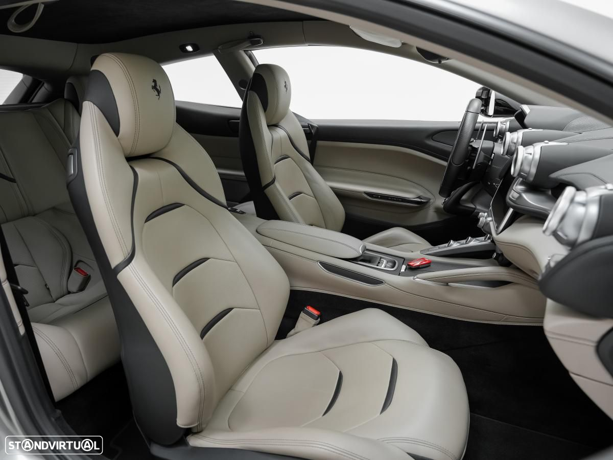Ferrari GTC4 Lusso - 14