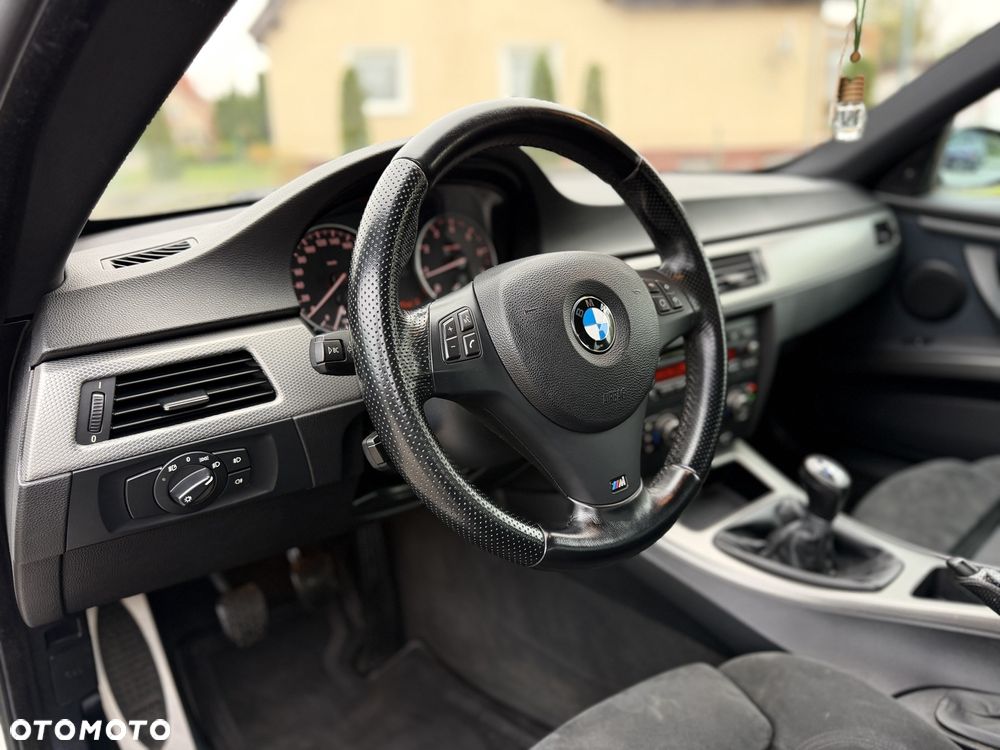 BMW Seria 3 320i - 14
