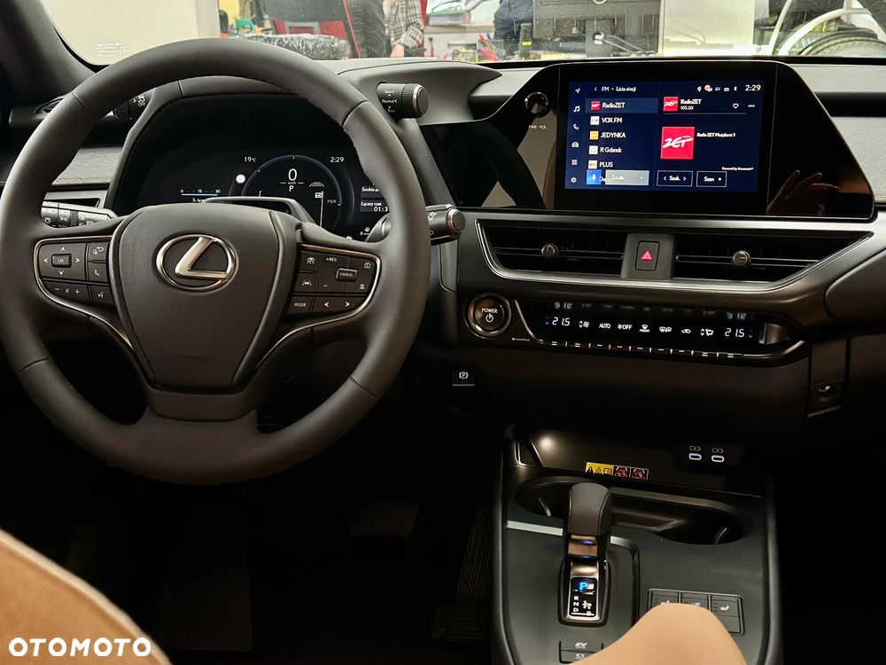 Lexus UX 300h Business - 17