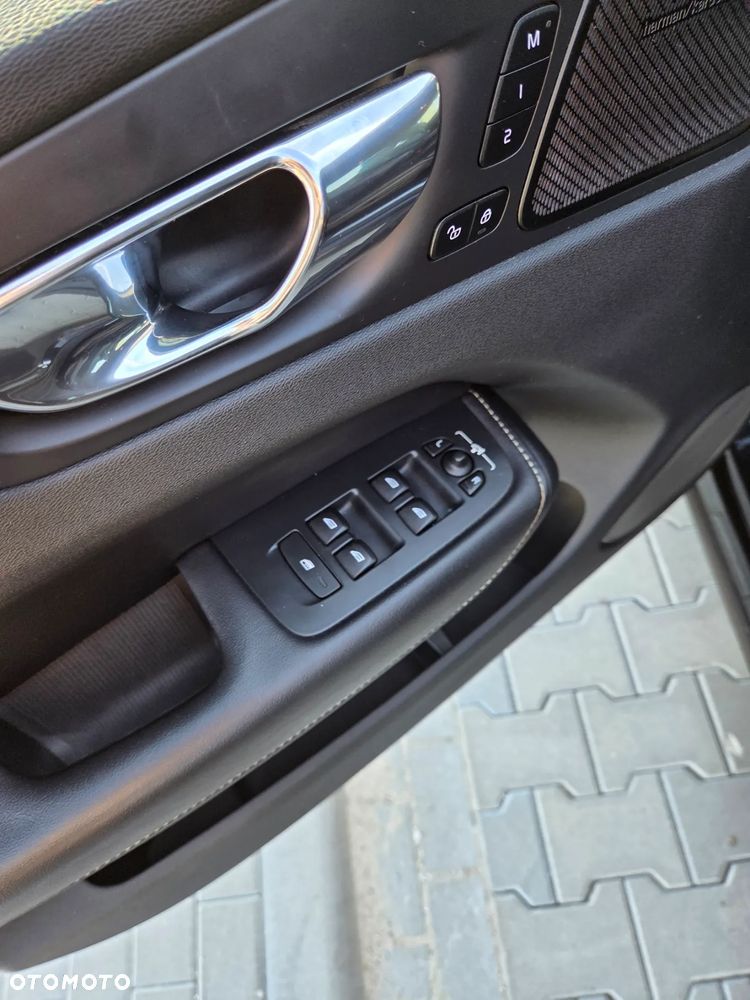 Volvo XC 60 D4 AWD R-Design - 31