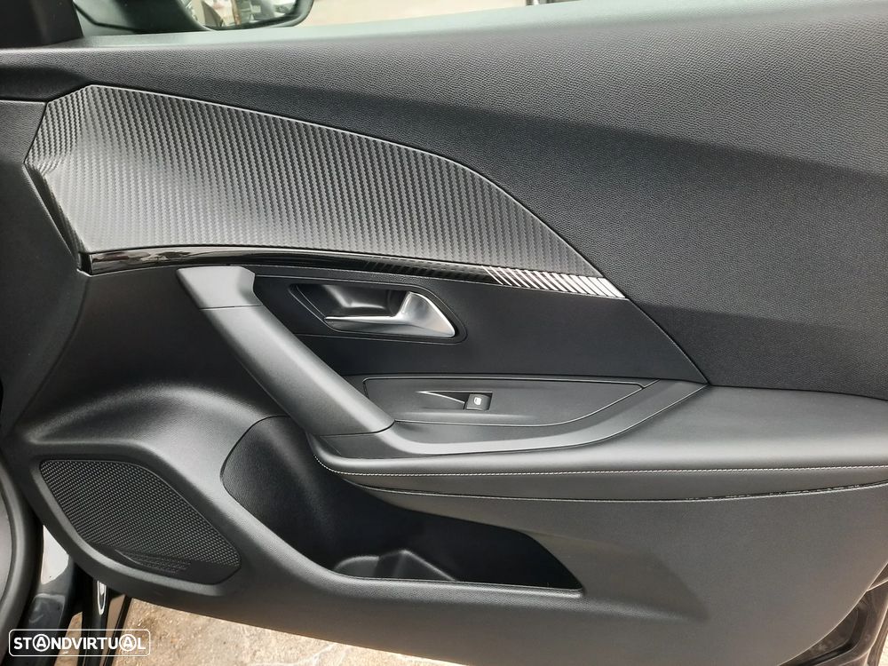 Peugeot 2008 1.2 PureTech Allure Pack - 20