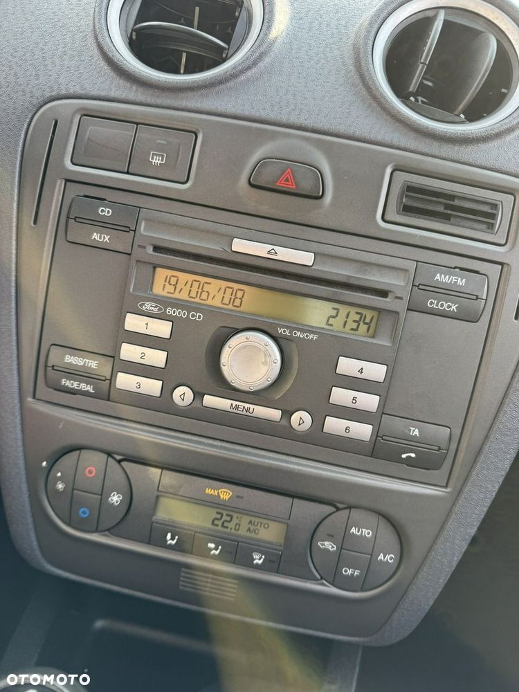Ford Fusion - 26