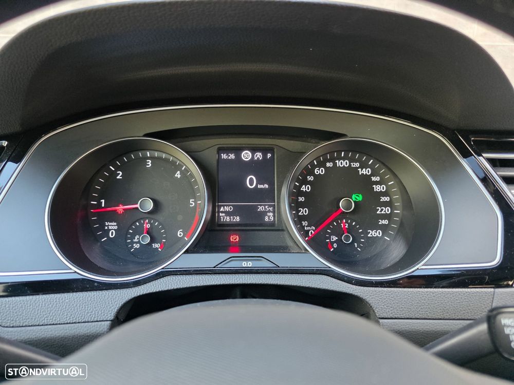 VW Passat Variant - 38