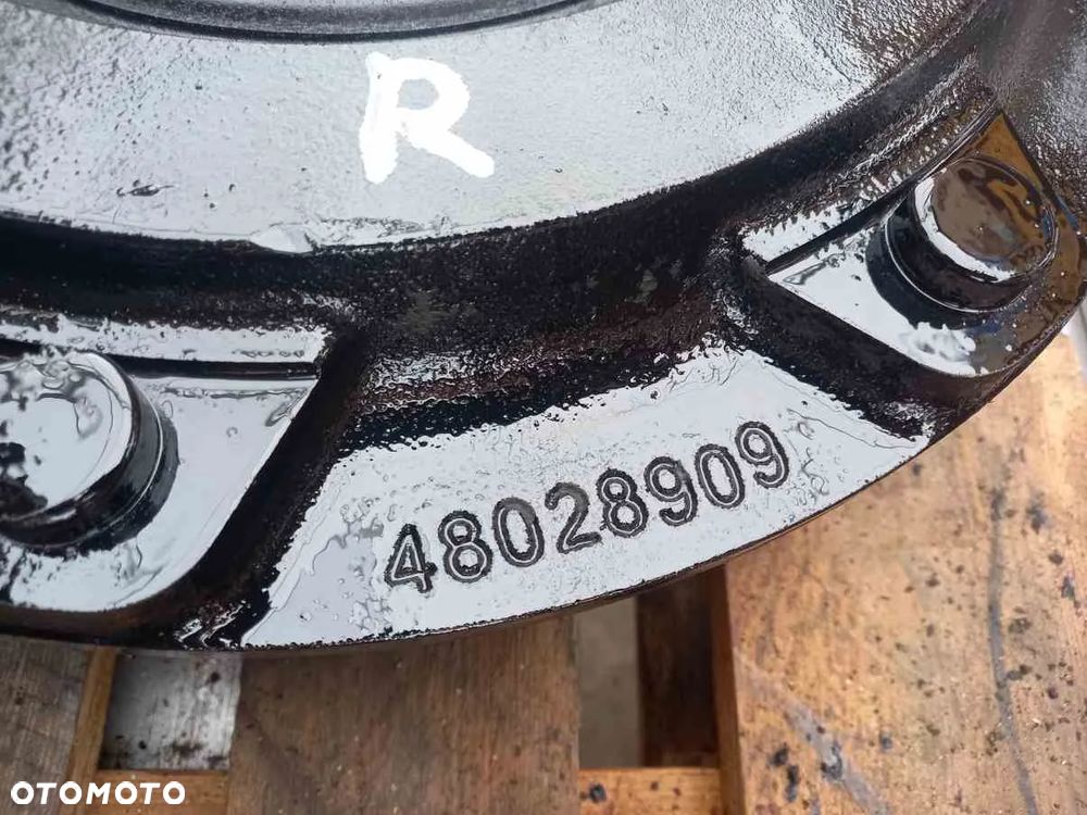 Piasta przedniego mostu 48028909 New Holland T7.230 - 5