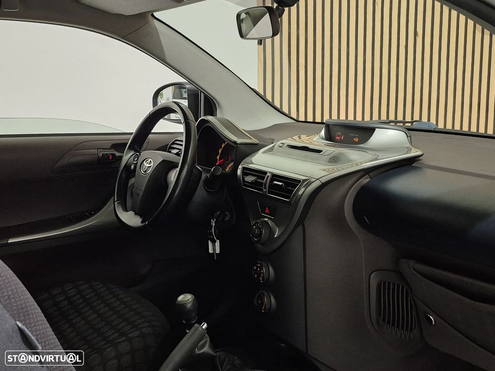Toyota iQ 1.0 VVT-i - 10