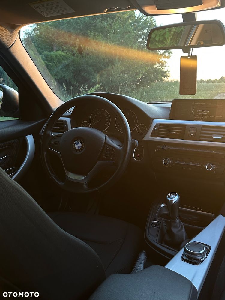 BMW Seria 3 320d Efficient Dynamics - 6