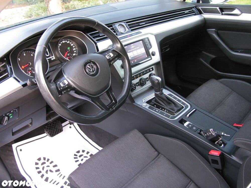 Volkswagen Passat 2.0 TDI SCR DSG Comfortline - 16