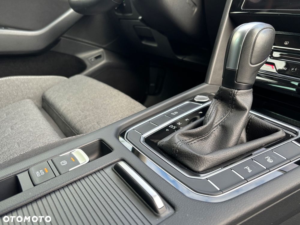 Volkswagen Passat - 25