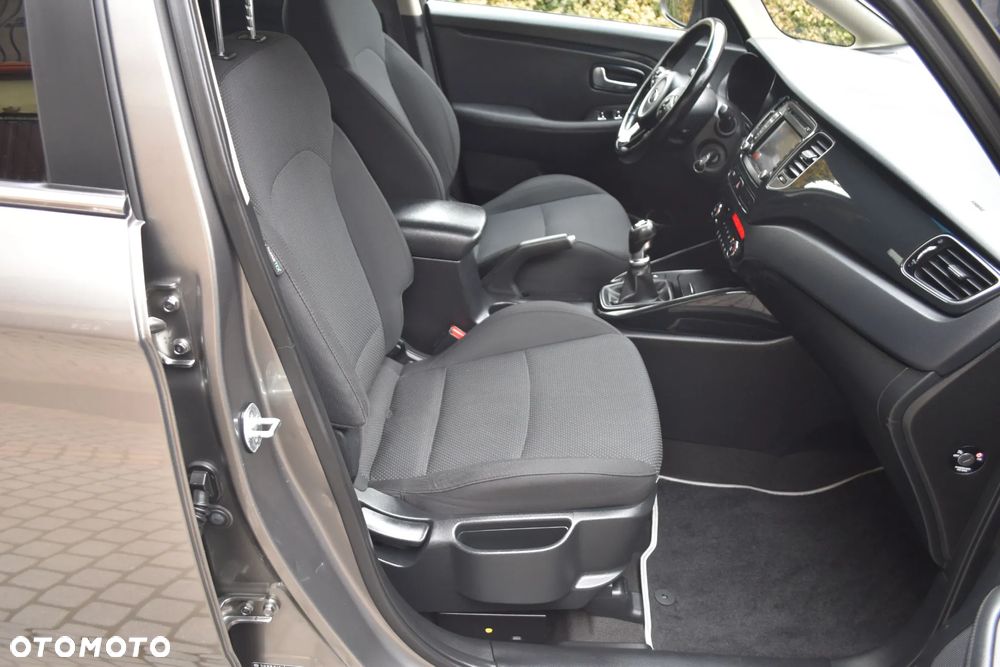 Kia Carens - 28