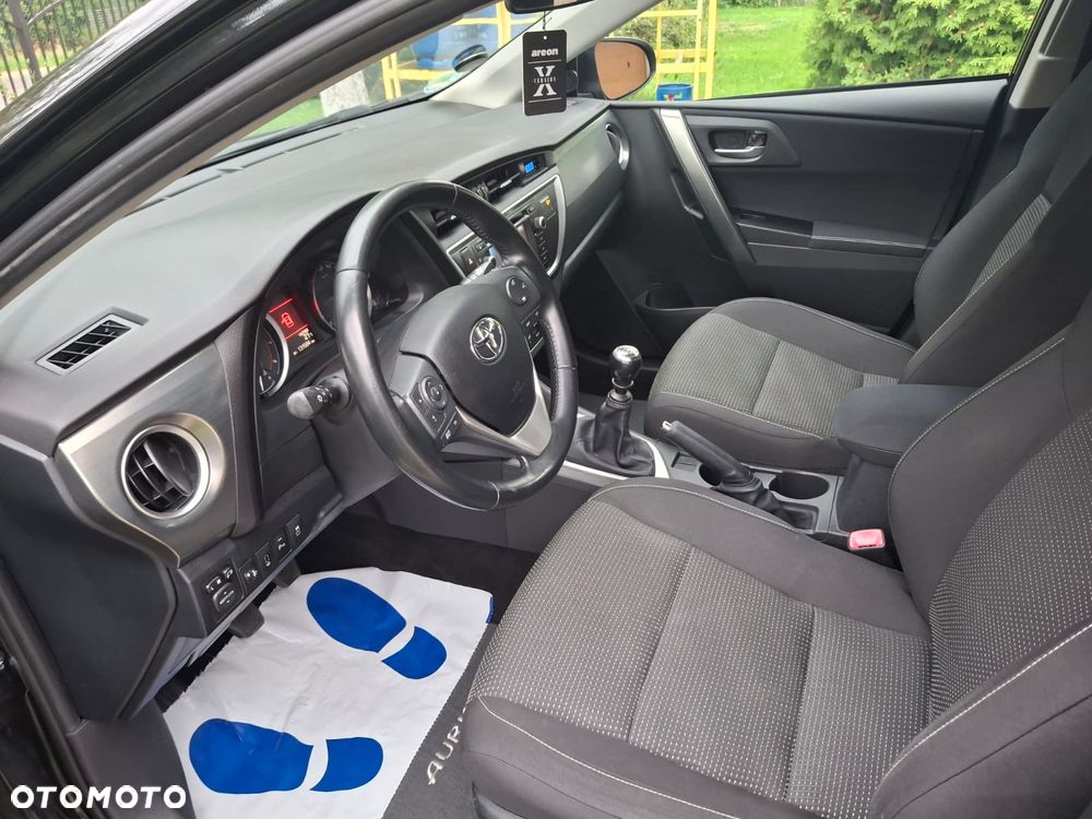 Toyota Auris 1.6 Valvematic Executive - 9