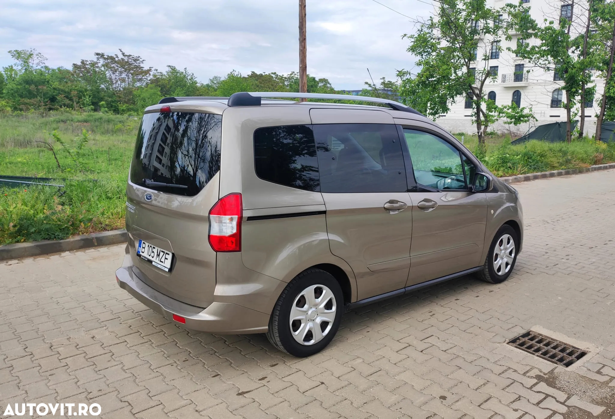 Ford Tourneo Courier 1.0 EcoBoost Titanium - 10