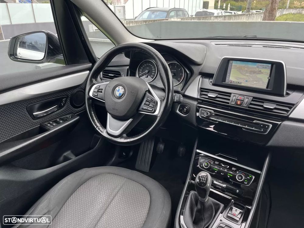 BMW 218 Active Tourer d Line Sport - 35