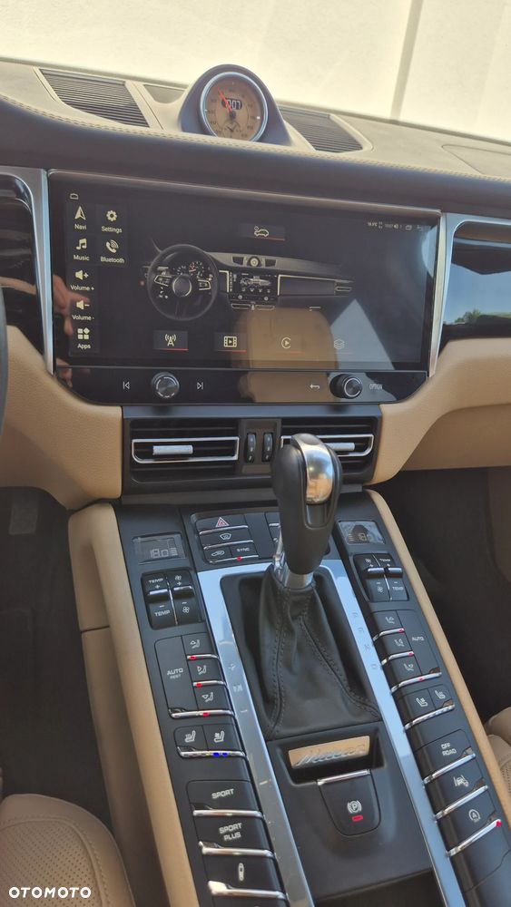 Porsche Macan Turbo PDK - 30