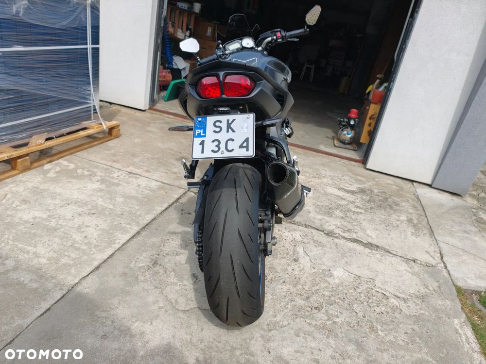 Yamaha FZ8 - 4