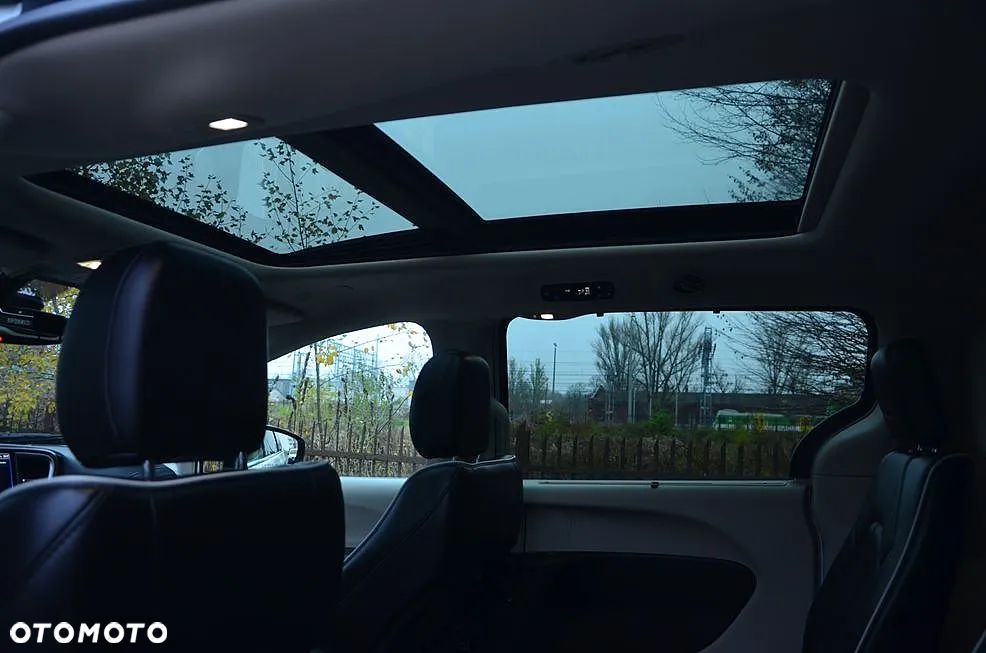 Chrysler Pacifica - 16