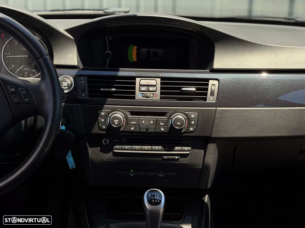 BMW 320 d Line Luxury - 10