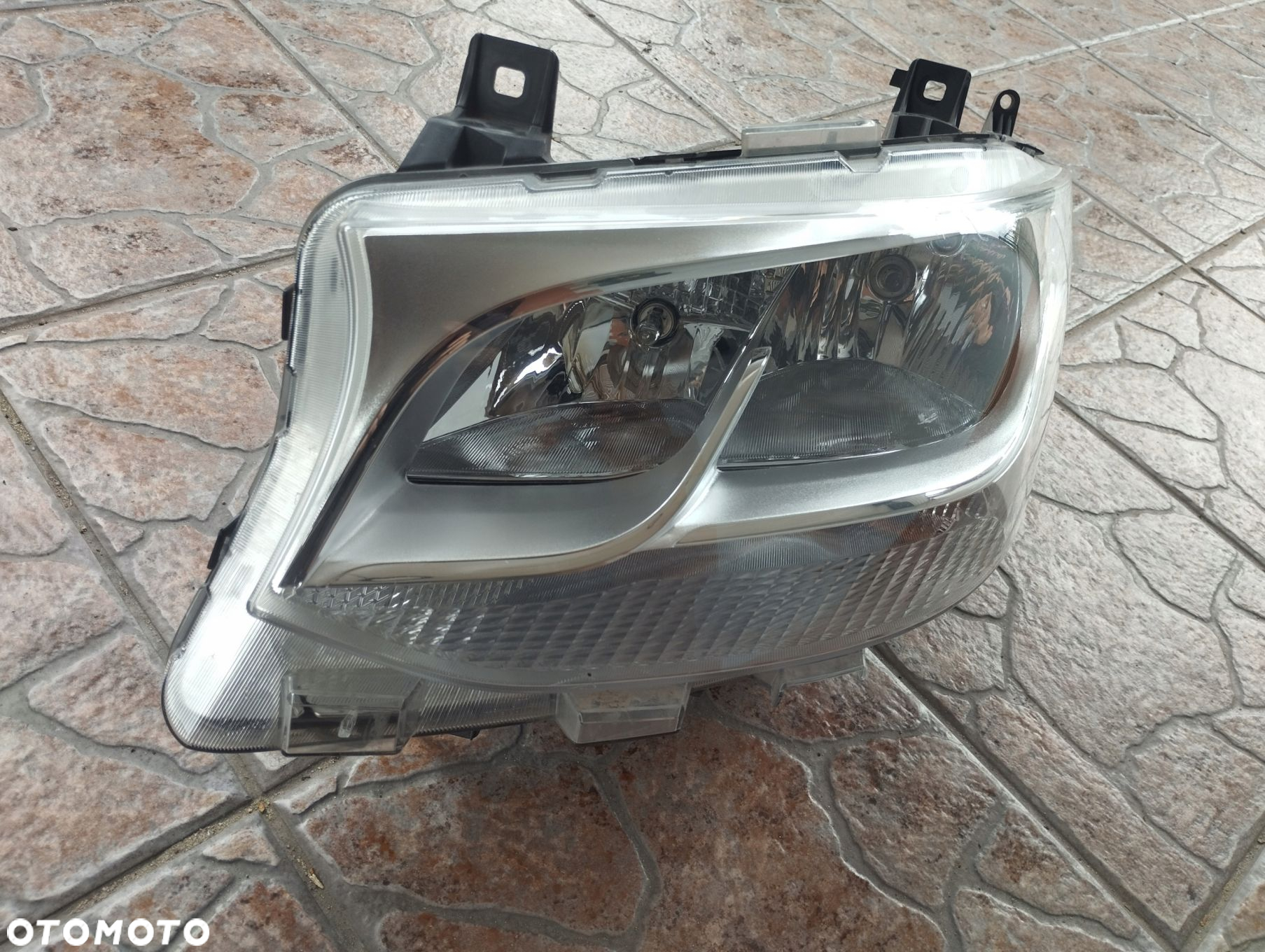 Lampa lewa Mercedes Sprinter 907 910 2018-^ - 2