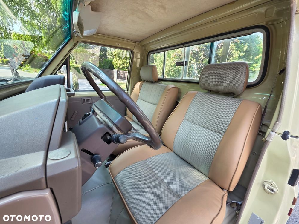 Toyota Land Cruiser - 17