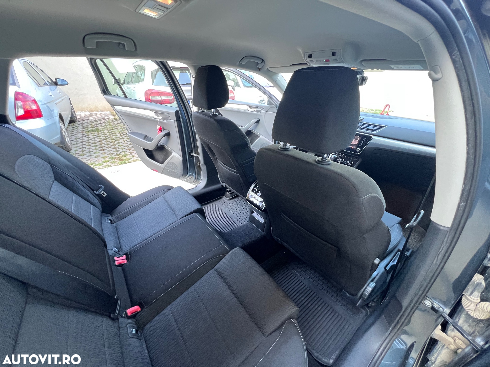 Skoda Superb Combi 2.0 TDI DSG Style - 13