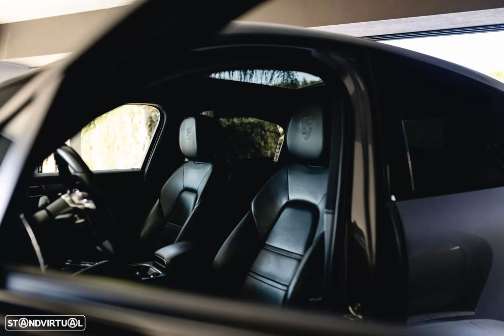 Porsche Cayenne Coupé E-Hybrid Platinum Edition - 32