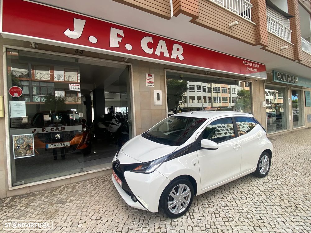 Toyota Aygo x-play touch - 1