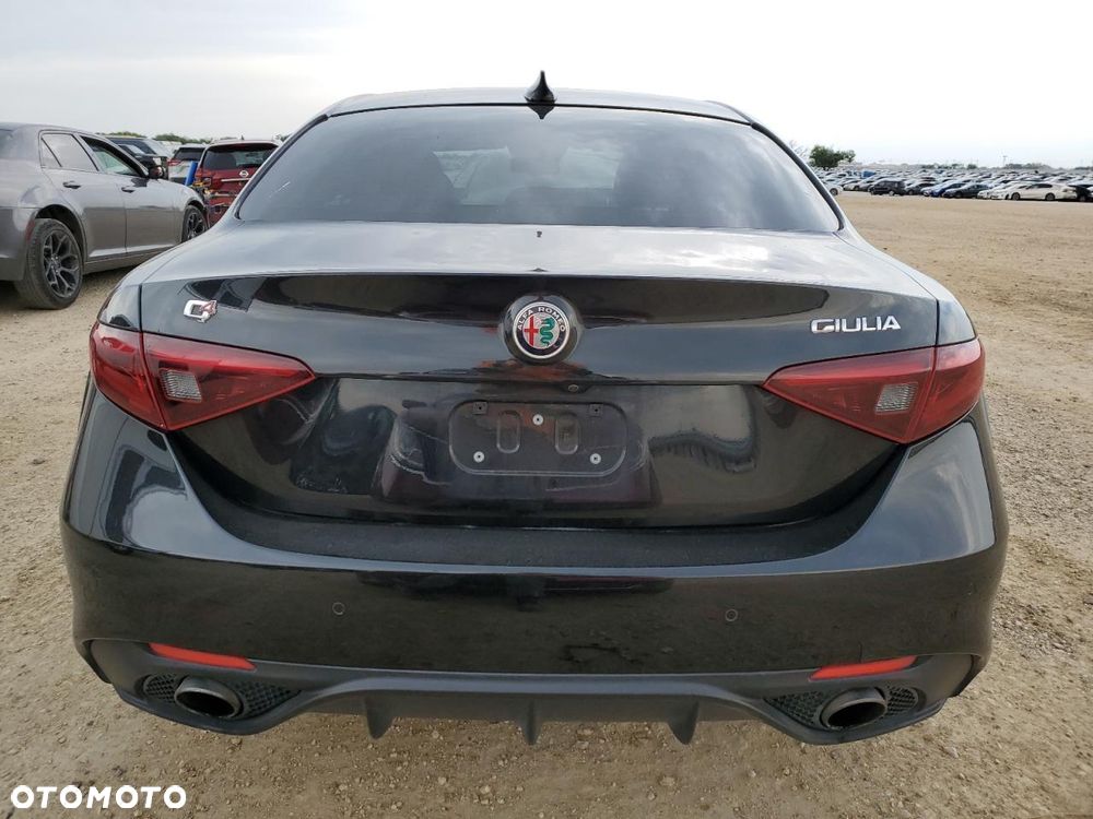Alfa Romeo Giulia - 6