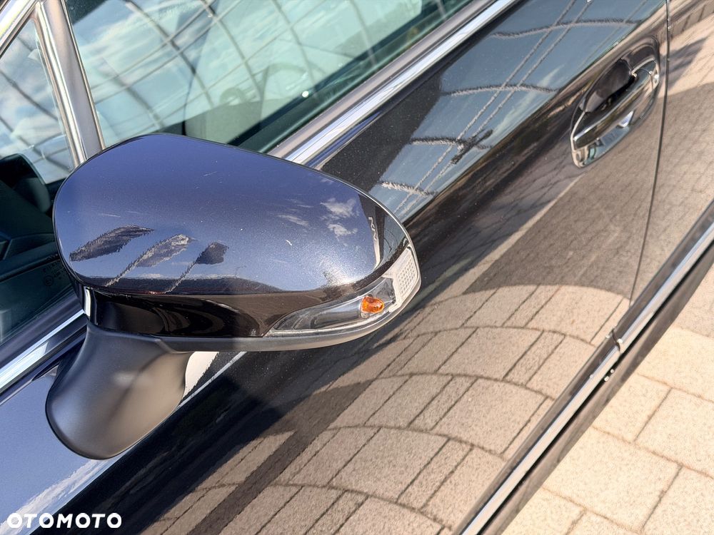 Toyota Avensis 1.6 Active - 21