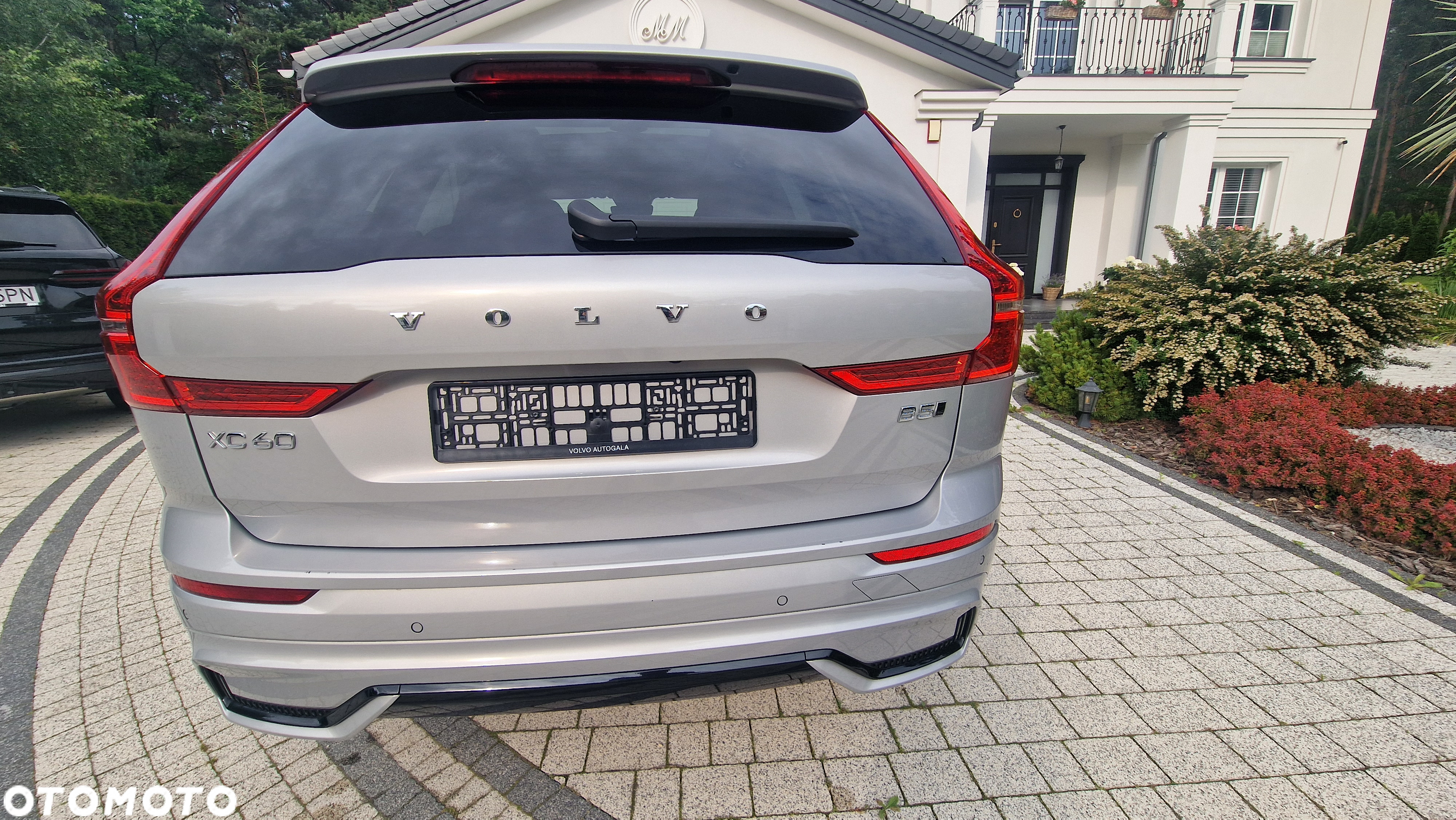 Volvo XC 60 B5 B AWD Plus Dark - 4