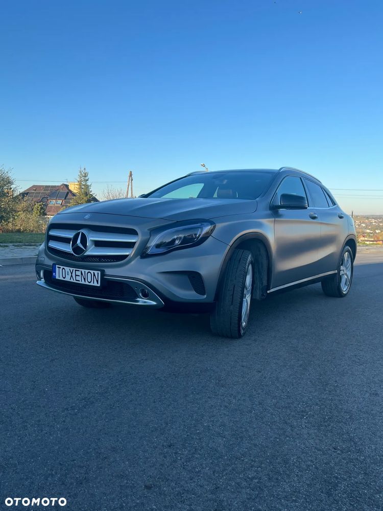Mercedes-Benz GLA 250 4Matic 7G-DCT - 2
