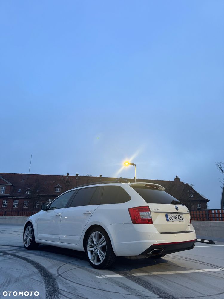 Skoda Octavia 2.0 TDI DSG RS - 5