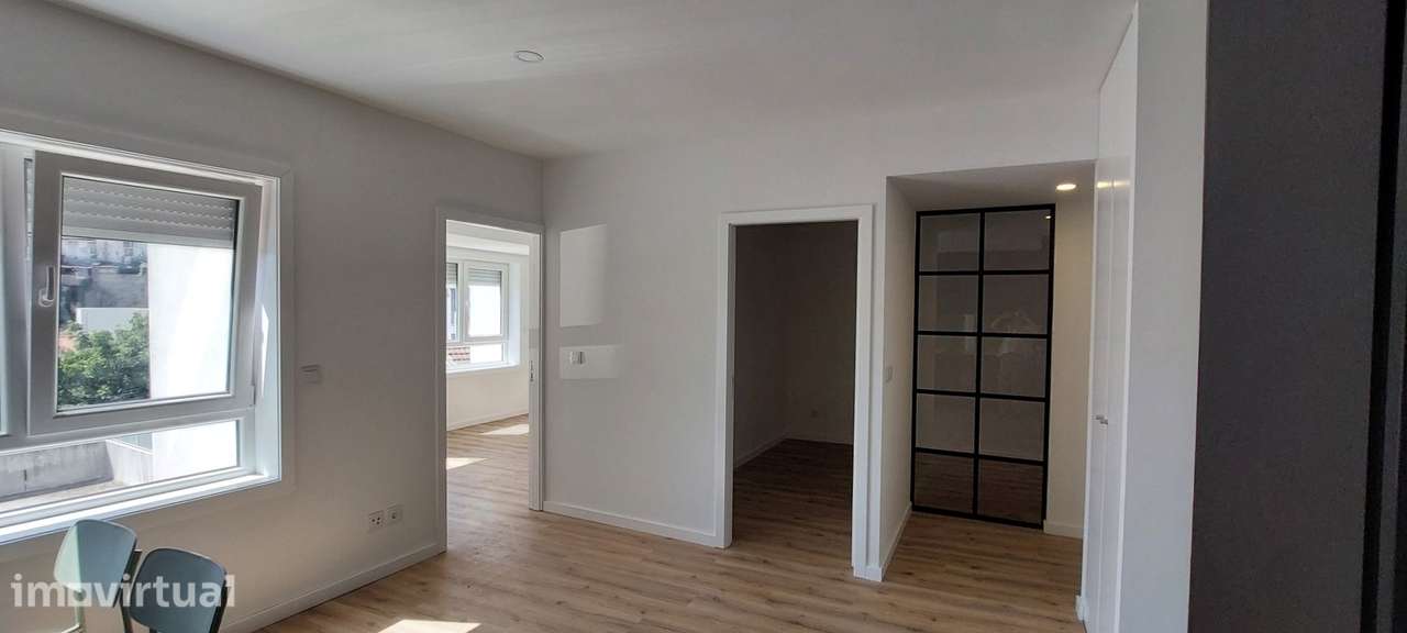T1+1 Renovado com garagem, Centro do Porto - Junto ao Metro da Trindad - Grande imagem: 5/31
