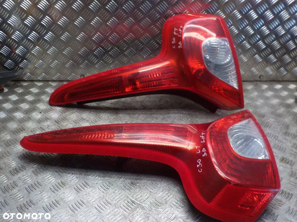 VOLVO C30 LIFT LAMPA LEWY TYŁ