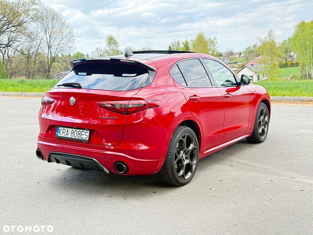 Alfa Romeo Stelvio 2.0 Turbo 16V AT8-Q4 Veloce Ti - 5