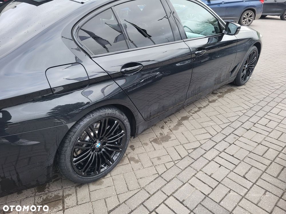 BMW Seria 5 530i xDrive mHEV Luxury Line sport - 28