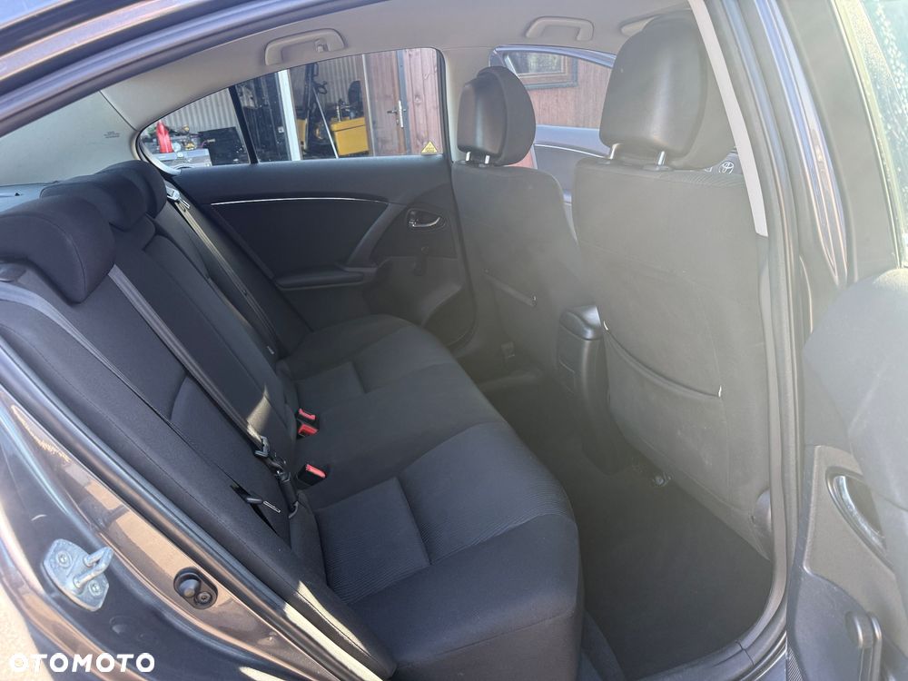 Toyota Avensis 1.8 Comfort - 23