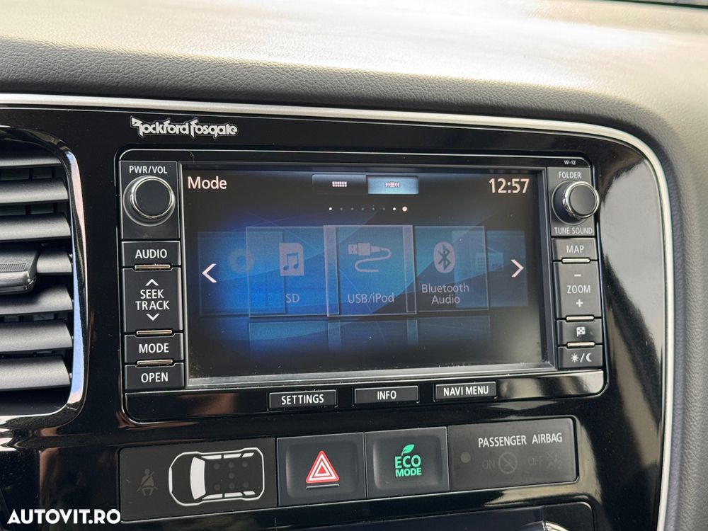 Mitsubishi Outlander 2.0 4WD Plug-In Hybrid Plus - 33