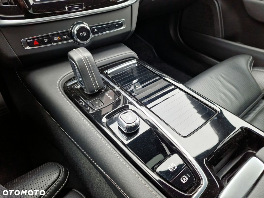 Volvo V90 T8 AWD Plug-In Hybrid R-Design - 36