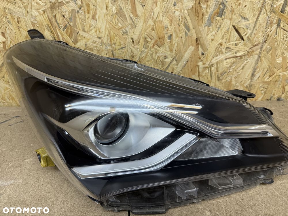 LAMPA PRZÓD PRAWA SOCZEWKA LED H7 LED TOYOTA YARIS III LIFT - 18