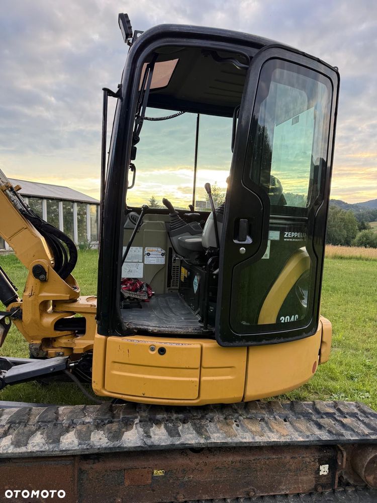 Caterpillar - 8