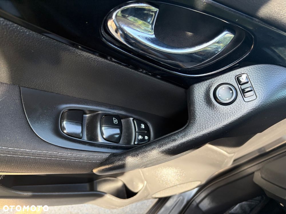 Nissan Qashqai 1.6 DCi 4x4 N-Connecta EU6 - 15