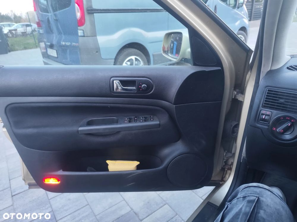 Volkswagen Golf 1.6 Comfortline - 10