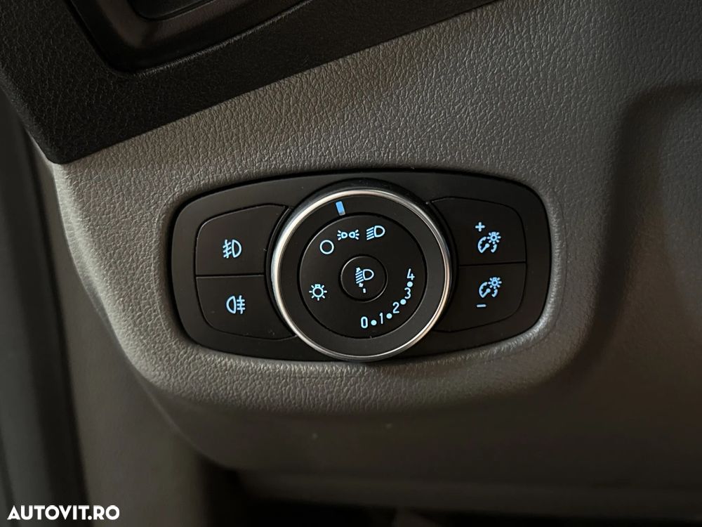 Ford TRANSIT CONNECT - 13
