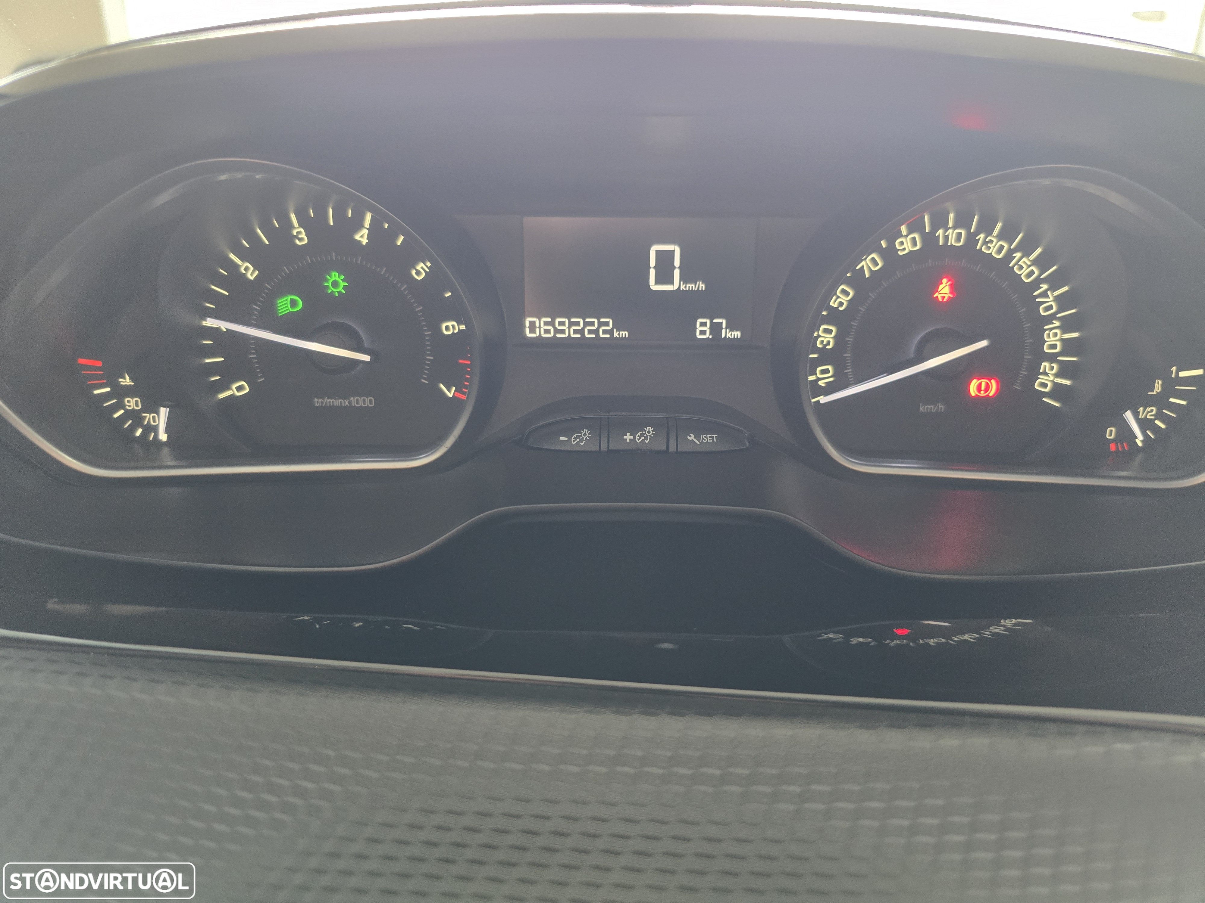 Peugeot 208 1.2 PureTech Style - 8