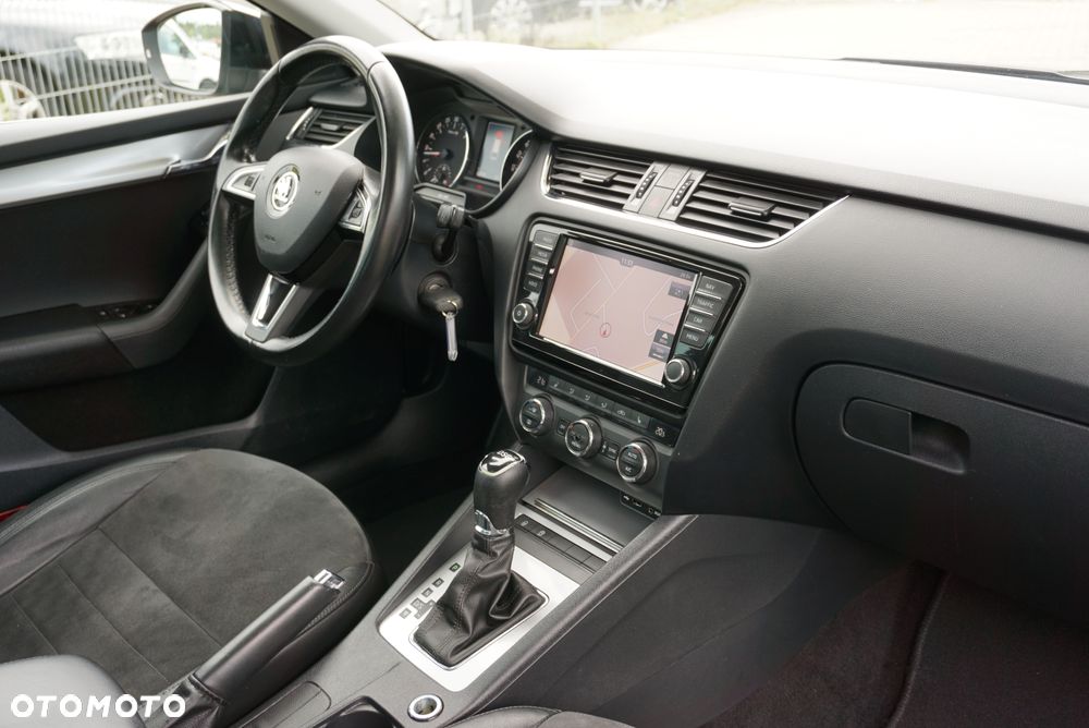 Skoda Octavia Combi 2.0 TDI DSG Premium Edition - 22