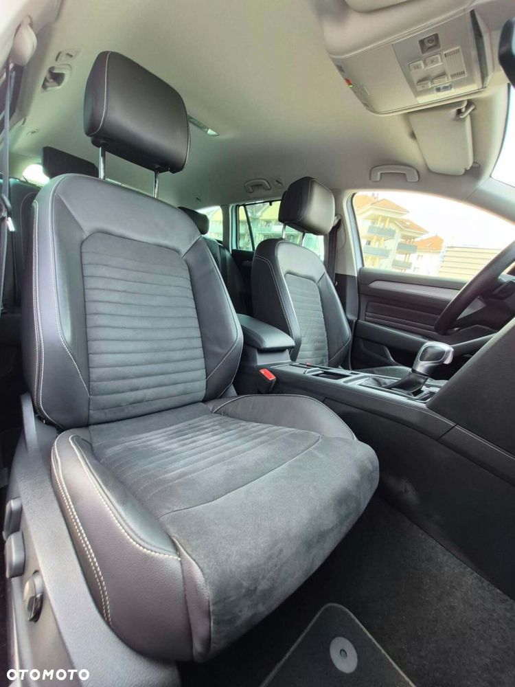 Volkswagen Passat - 33