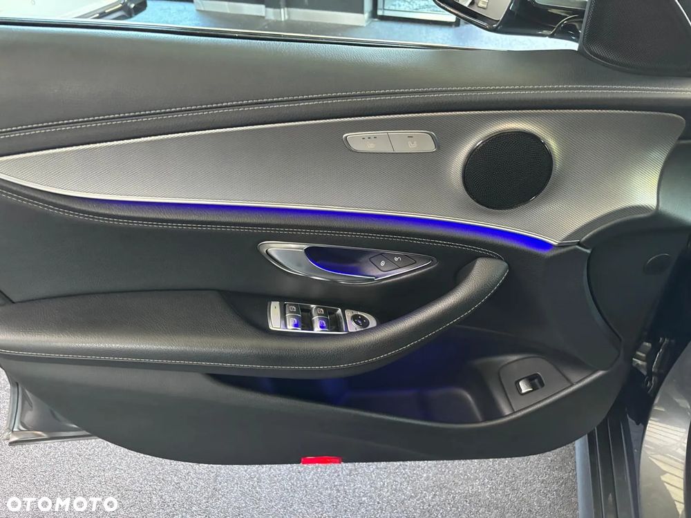 Mercedes-Benz Klasa E 220 d 4-Matic 9G-TRONIC - 11