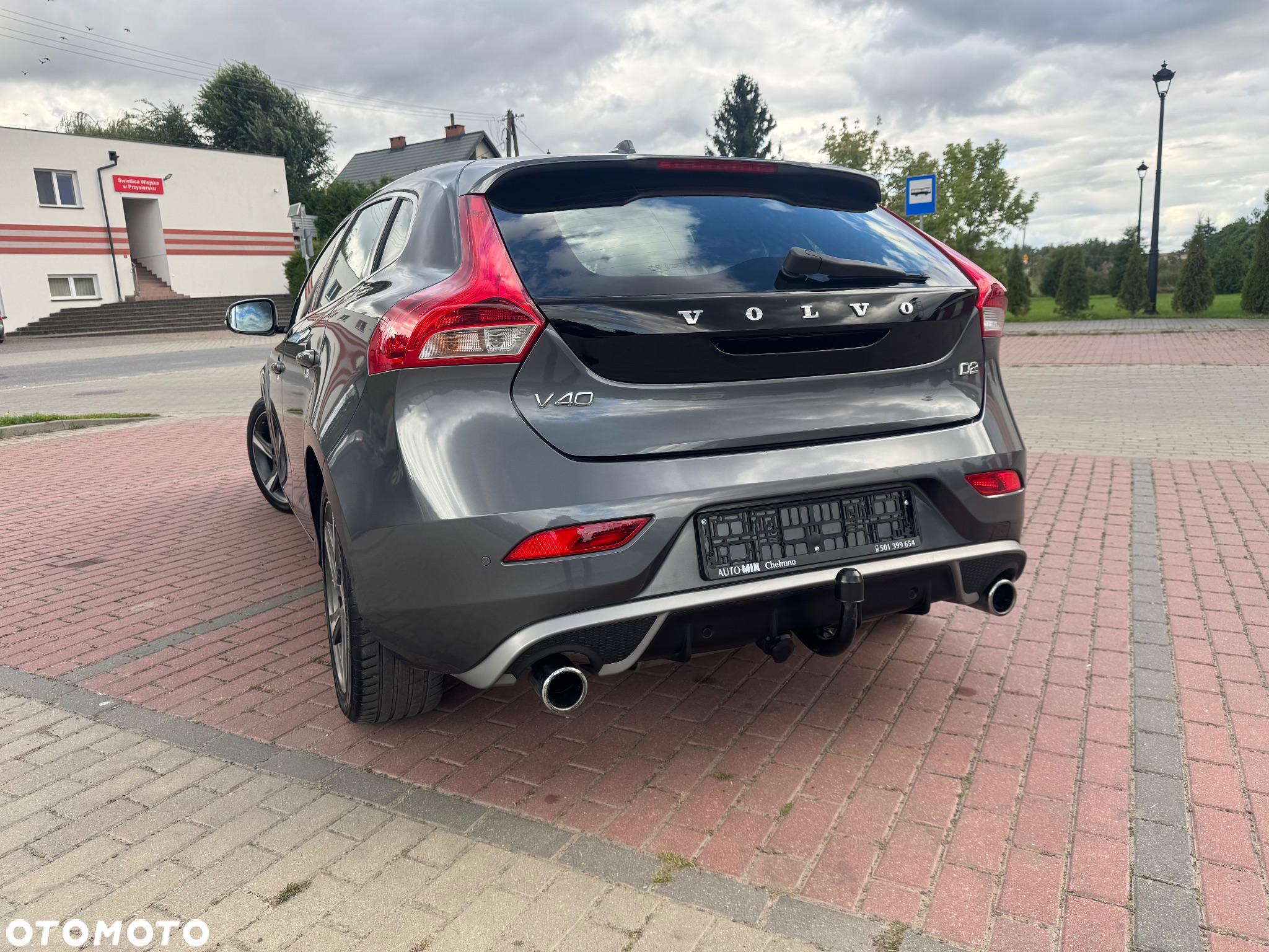 Volvo V40 D2 R-Design - 12