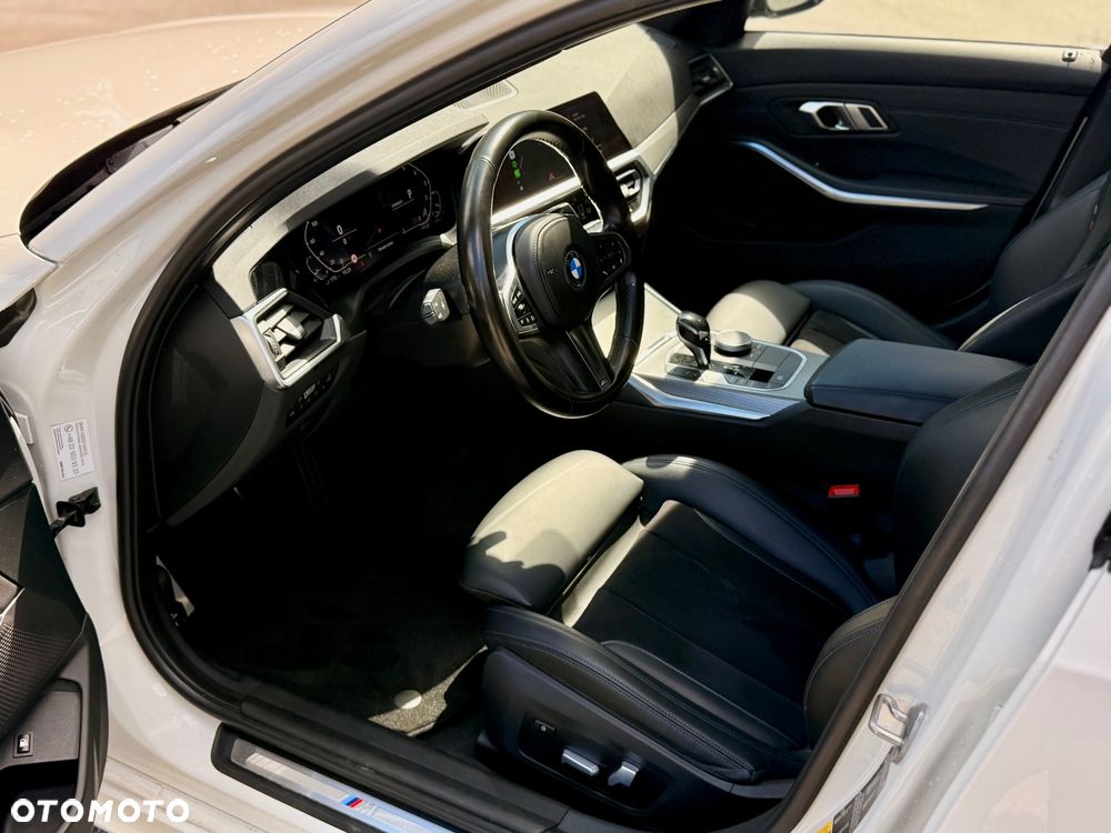 BMW Seria 3 330e xDrive M Sport sport - 17