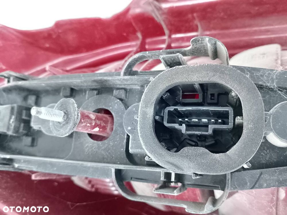 LAMPA TYLNA PRAWA CITROEN C2 HATCHBACK - 2